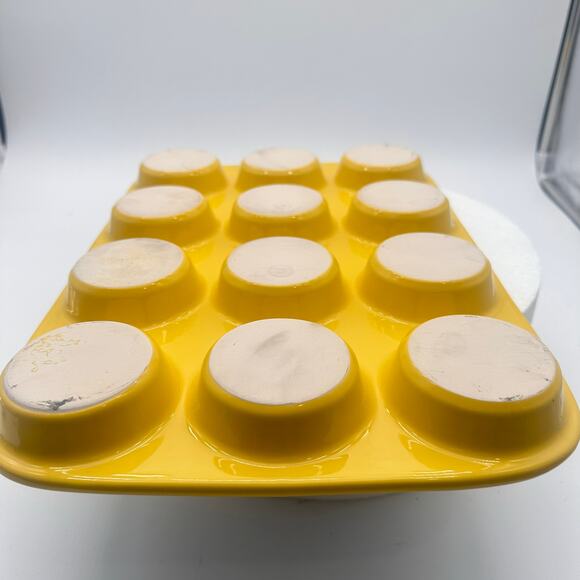 Enameled Cast Iron 12 Muffin Pan Yellow EUC heavy Non Stick cupcake pot mini pie - Picture 11 of 14